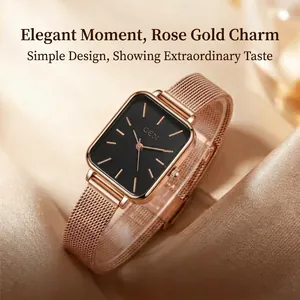 Montre rectangulaire élégante or rose avec cadran noir et bracelet maille acier.