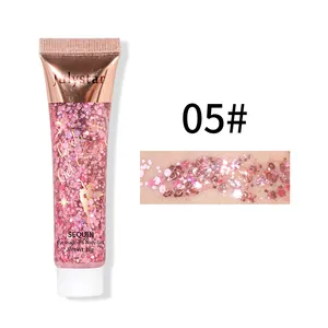 Ombre à paupières gel pailleté rose 05# avec détail de l'échantillon sur peau brillante