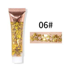 Gros plan du gel pailleté corps doré avec texture de paillettes scintillantes