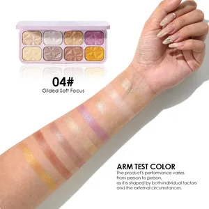 Vue rapprochée d'une palette de 8 fards à paupières pailletés avec swatches détaillés.