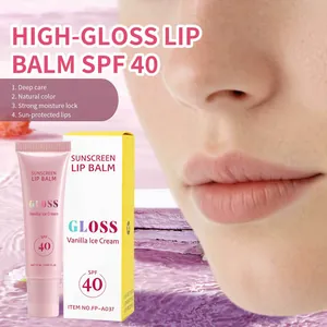 Dettaglio del balsamo labbra lucido idratante SPF 40 sulle labbra con confezione prodotto
