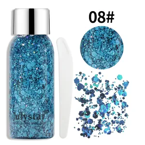 Macroweergave van blauwe grove lichaamsglitters met gepolariseerde sterren