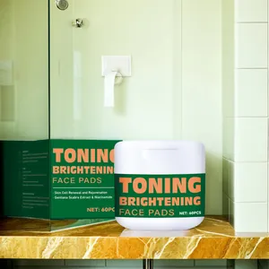 Dettaglio di dischetti viso tonificanti con niacinamide, 60 pezzi in vasetto.