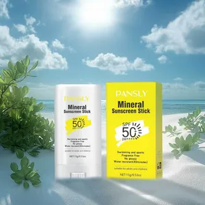 Vue détaillée du bâton de protection solaire minérale PANSLY SPF 50 sur la plage