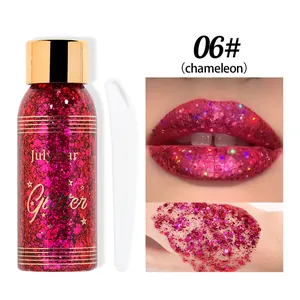 Dettaglio trucco gel glitter magenta 06 chameleon con prova su labbra e pelle applicata