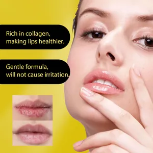 Dettaglio di labbra sane dopo l'applicazione della cura idratante ricca di collagene