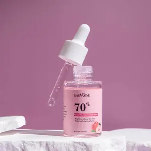 Detailansicht der Pfirsich 70% Niacinamid Serumflasche mit einer Glaspipette