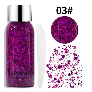 Macro detail van Julystar paarse lichaamsglitter gel met ster en zeshoek vormen