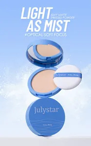 Détail de la poudre pressée mate soyeuse Julystar avec houppette douce et miroir intégré
