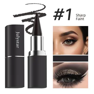 Κοντινό πλάνο ματ μαύρου αδιάβροχου eyeliner με επίδειξη αποτελέσματος μακιγιάζ