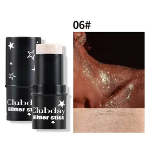 Detailansicht des Clubday Glitzer-Lidschattenstifts Nr. 06 mit Anwendung auf der Haut