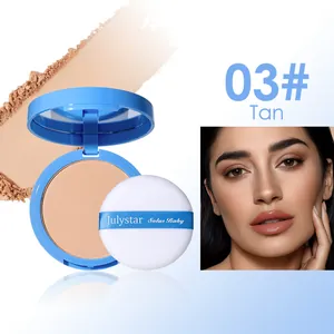 Détail de la poudre compacte mate nuance 03# Tan avec houppette et miroir