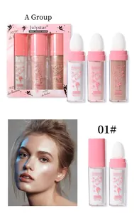 Détail de la poudre illuminatrice Fairy avec applicateur éponge et effet scintillant