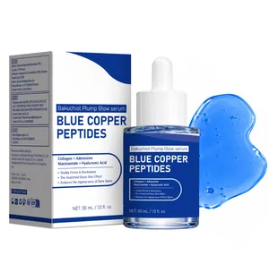 Detailansicht der Blue Copper Peptide Serum Flasche, Box und blauen Gel-Textur.