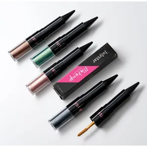 Détail des bâtons d'ombre à paupières et d'eye-liner 2-en-1 avec finitions scintillantes
