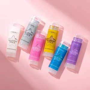 Vue détaillée de six bâtons de paillettes colorés pour le visage et pour le corps