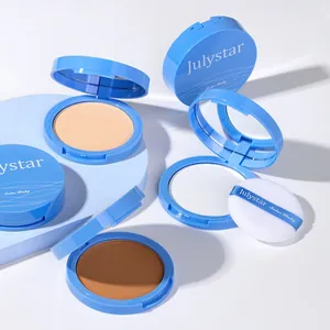 Vue professionnelle détaillée de la poudre compacte mate bleue avec miroir et houppette