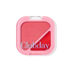 Gros plan d'une palette de fard à joues bicolore, poudre rose mat et crème rouge