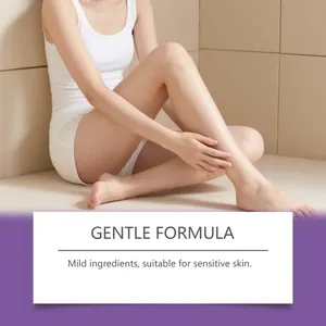 Modèle montrant une peau lisse des jambes illustrant la formule douce de lotion pour peaux sensibles