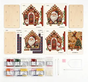 Composants détaillés du kit de perles de Noël DIY avec planches et perles