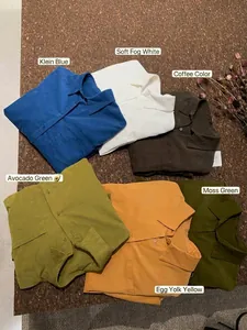 Varietà di camicie in velluto a coste per donna in varie tonalità calde autunnali
