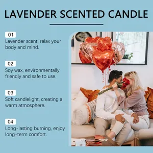 Vela perfumada de lavanda de cera de soja con detalles y ambiente de hogar acogedor