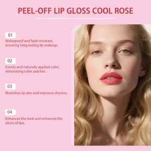 Modella con lucidalabbra Peel-Off Cool Rose per una finitura a lunga durata