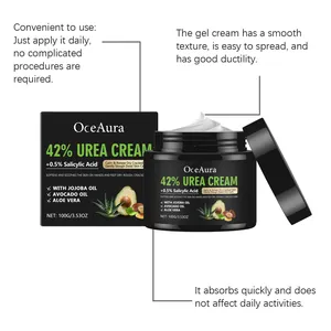 Detail van OceAura 42% urea voetcrème met gladde textuur en voordelen