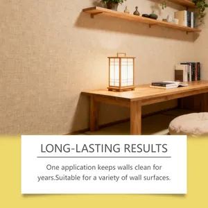 Nettoyant mural efficace sur papier peint beige dans une pièce japonaise chaleureuse