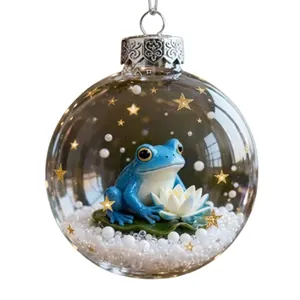 Primer plano de una rana azul con loto dentro de una bola de Navidad transparente