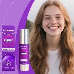 Vue détaillée du sérum de blanchiment dentaire violet Feimuko avec femme souriante