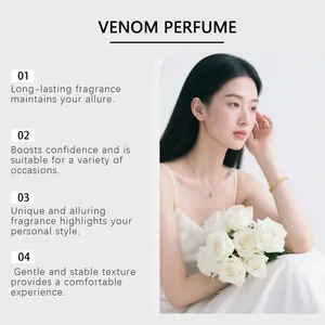 Modelo asiática elegante con rosas blancas para el perfume de colonia de sándalo zen