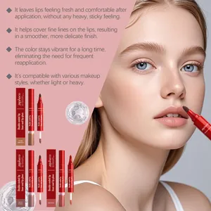 Modella che applica matita labbra e gloss Zephoco 2-in-1 in Nude Brown e Orange