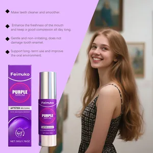 Sérum blanchissant violet Feimuko présenté avec une femme souriante pour le soin dentaire