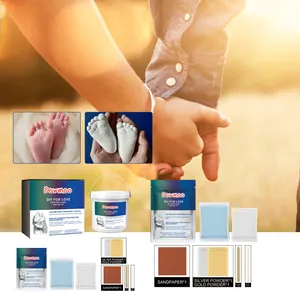 Gedetailleerd overzicht van de onderdelen van de Dowmoo DIY handgietset met poeders en tools
