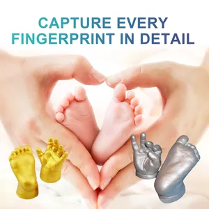 Detailansicht der goldenen und silbernen 3D Baby Hand- und Fußabdruck Gipsmodelle