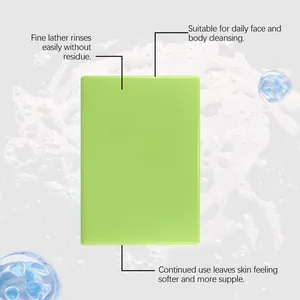 Détail du savon à la citronnelle OCEAURA avec mousse fine pour une peau douce et souple