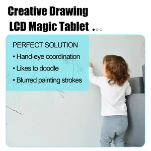 Kleinkind kritzelt an die Wand, was den Bedarf an einer LCD-Zaubertafel verdeutlicht.