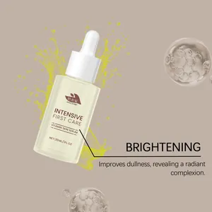 Primo piano del siero alla vitamina HANCHOBIT con effetto illuminante per una pelle radiosa