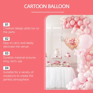 Primer plano de un globo de corazón con flecha para una decoración de fiesta romántica