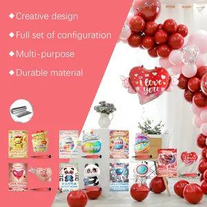 Exhibición detallada de un set de globos de dibujos animados con bombas manuales para fiesta