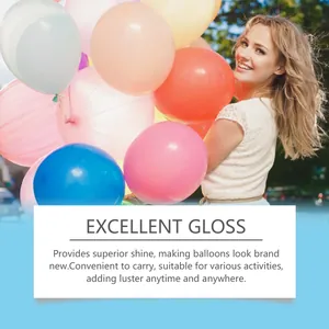 Primer plano del efecto de alto brillo del spray en globos de colores