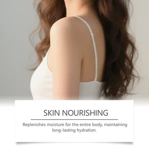 Primer plano de la piel suave y nutrida con la loción corporal OceAura de leche y miel.