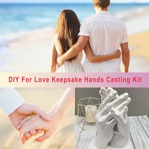 Détail du kit de moulage de mains DIY avec le moule 3D fini de couleur argentée