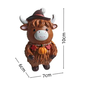 Dimensioni dettagliate della statuina di mucca Highland: altezza 10 cm e larghezza 7 cm