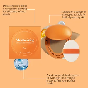 Dettaglio del cushion correttore idratante color tan con applicatore e spugna.