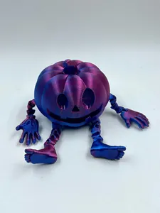 Detailansicht eines 3D-gedruckten beweglichen Kürbismonsters mit lila-blauem Seidenfinish.