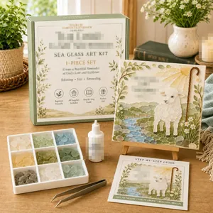 DIY zee-glaskunstpakket met schattig lammotief en alle benodigde knutselspullen.