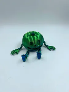 Bewegliches 3D-gedrucktes Kürbis-Monster Spielzeug in irisierendem Grün-Blau-Finish