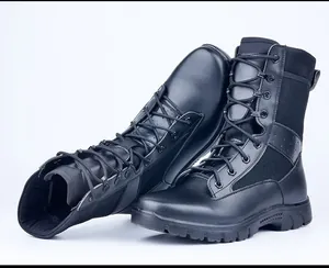 Vista detallada de botas tácticas negras ultraligeras y transpirables para exterior
